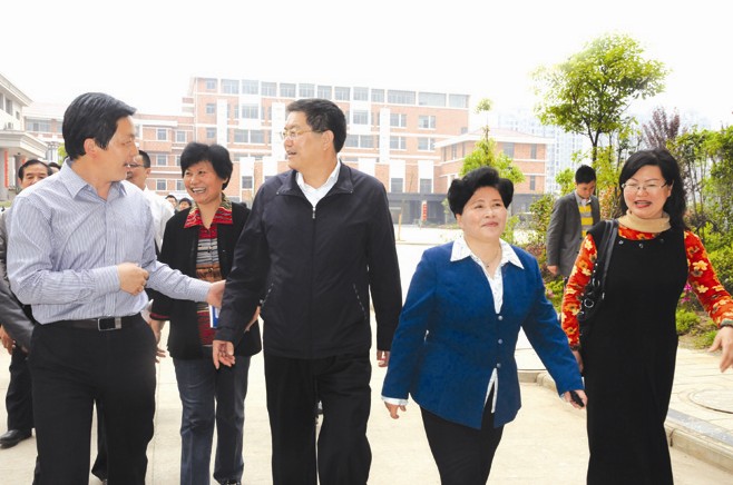 江西省人民政府副省長孫剛蒞臨我?？疾熘笇?dǎo)工作